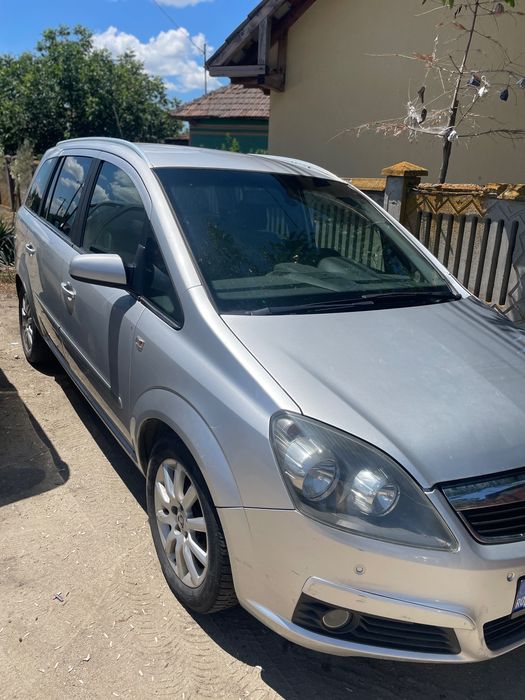 Vând sau schimb AUTOMATĂ Zafira