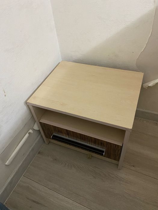 Кровать,шкаф,тумбочка,комод.