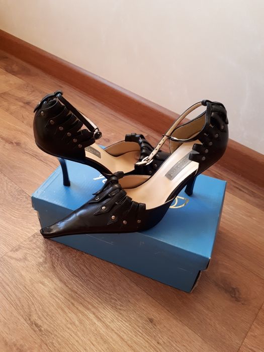 Продам босоножки