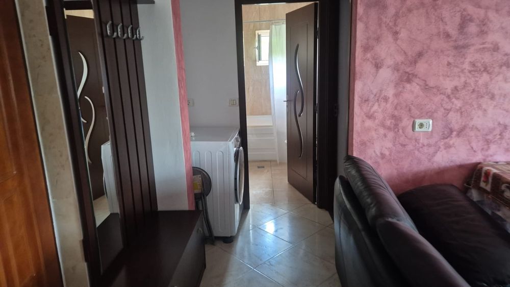 Închiriez apartament cu 2 camere decomandat într-o zona liniștită — fotografia 3