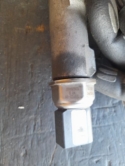 Vând rampa injectoare cu senzori mercedes sprinter euro 5