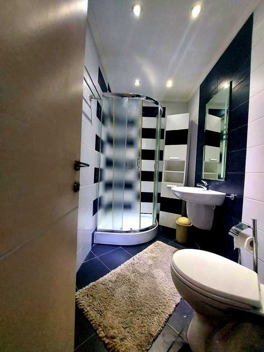 Дава се под наем Четиристаен апартамент в Бургас, Център - 160 кв.м за 408 € - Снимка #2