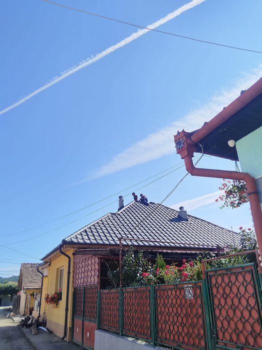 Executam lucrări acoperișuri dulgheri reparații montaj tablă țiglă cer