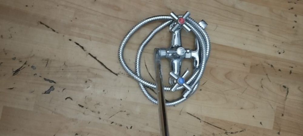 Смеситель для ванны