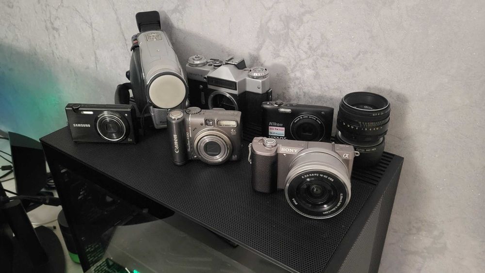 Коллекция фотоаппаратов Sony A5100, мыльницы и видеокамера