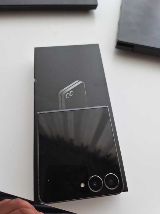 Titlu: Samsung Galaxy Z Flip7 512GB 12GB RAM Jet Black – full box, baterie 100%