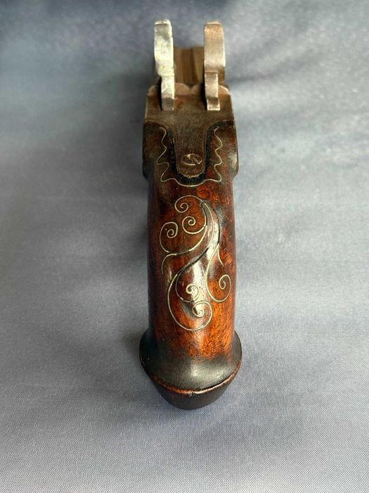 Уникален стар двуцевен пищов, сребърни набивки