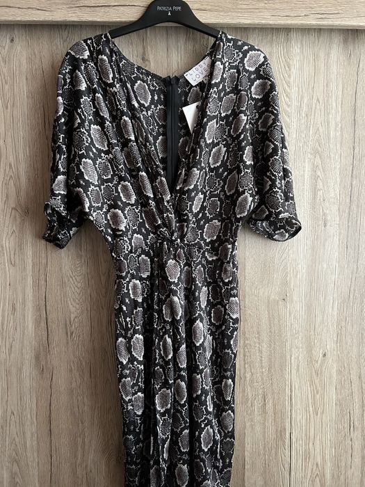 Libby LOVES Нова уникална оригинална рокля с етикета размер XS