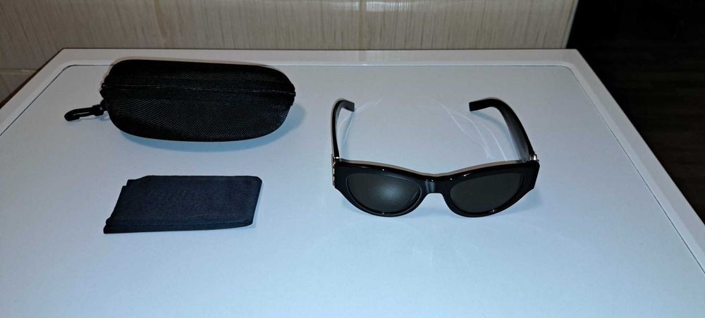 Ochelarii de soare pt Dama Saint Laurent made Italy Produs nou