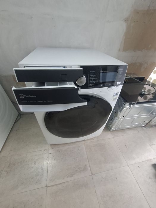 Пералня със сушилня Electrolux
