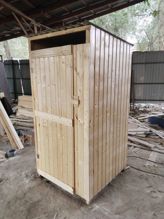 Уличный туалет.Деревянный туалет