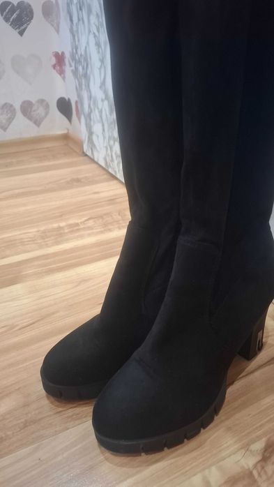 Дълги велурени боти с дебел ток