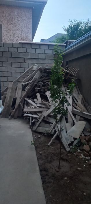 Дрова, деревяшки от строительства