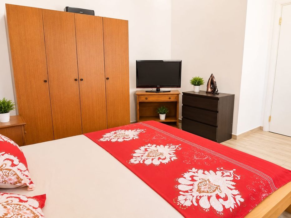 Inchiriez apart 2 camere PISCINĂ regim hotelier Mamaia  100m de plajă Vega