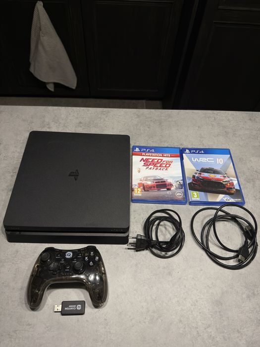 Продавам PS4 Slim.