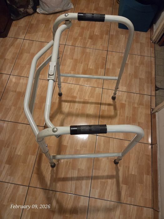 Cadru de mers pliabil