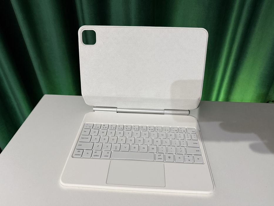 Husa cu tastatura Ipad Pro11' gen.4