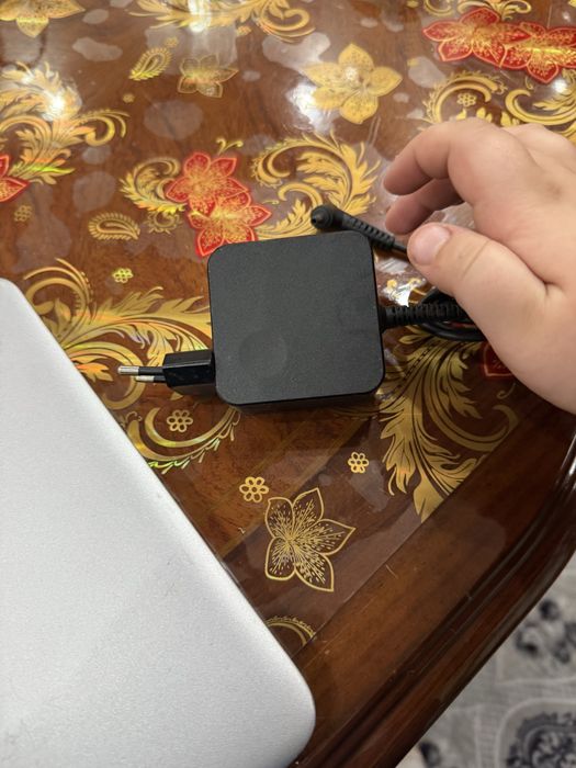 Vand  leptop e foarte bun