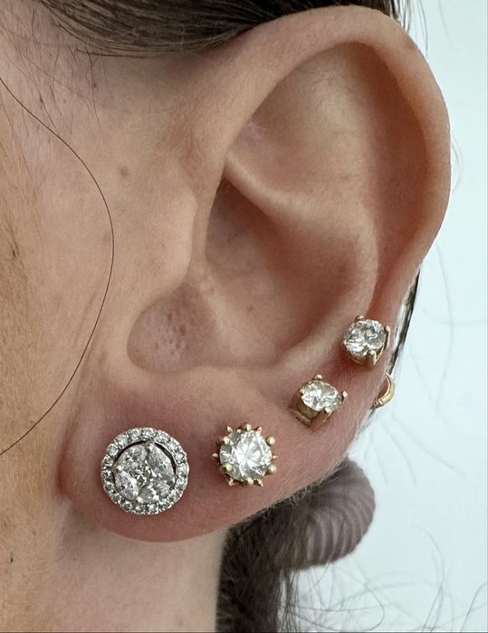 Set cu diamante cercei si colier