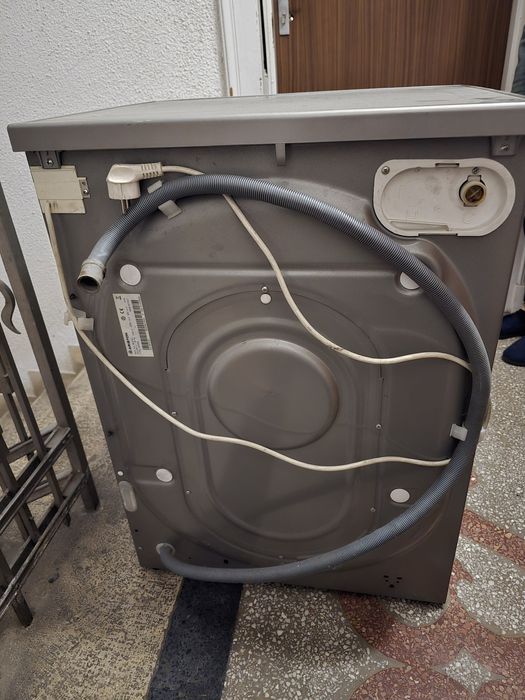 Продавам пералня Ariston