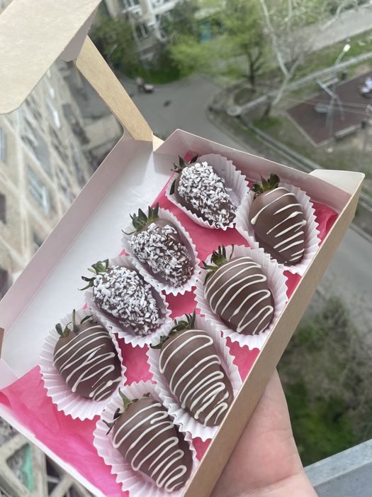 Клубника в шоколаде,банан в шоколаде