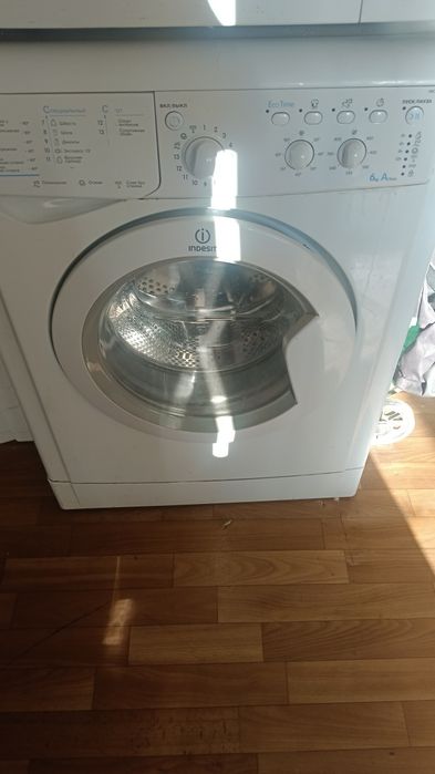 Стиральная машина Indesit Eco Time 6кг автомат рабочая