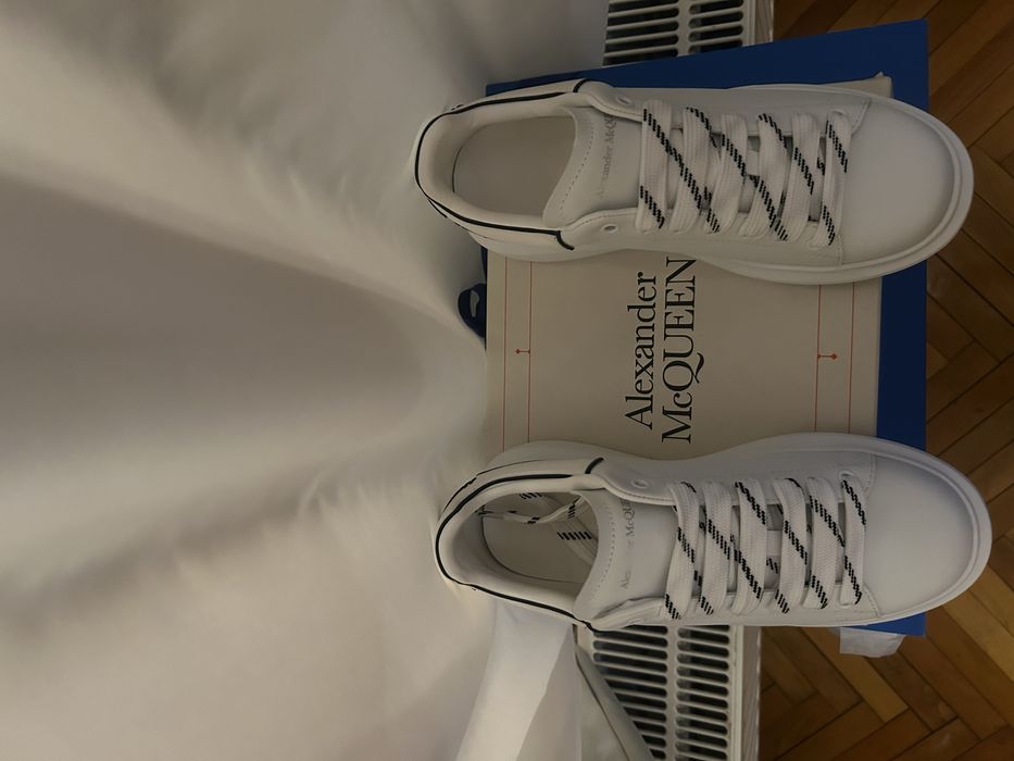 Vand Alexander McQueen