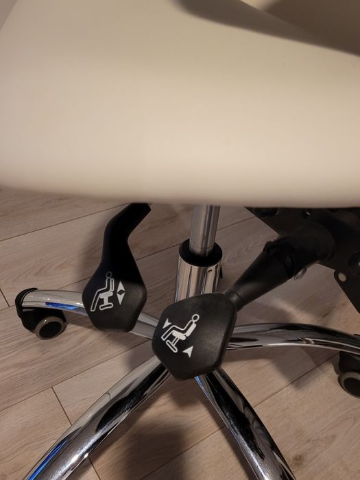 Scaun ergonimic tip şa reglabil pe inaltime, crem