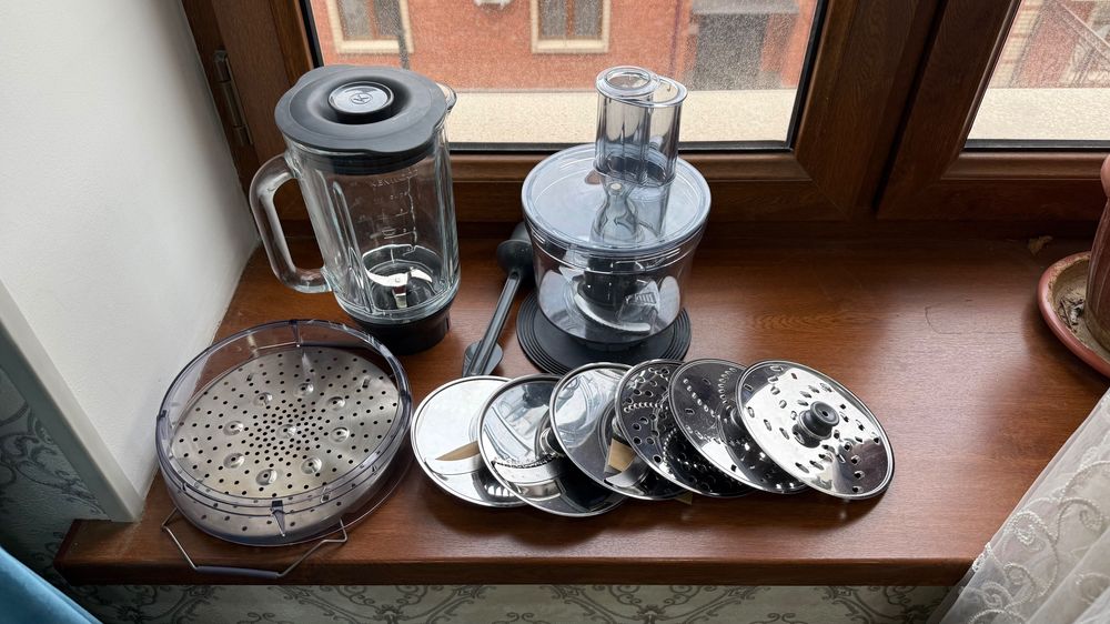 Мощный, крепкий Миксер - кухонная машина Kenwood