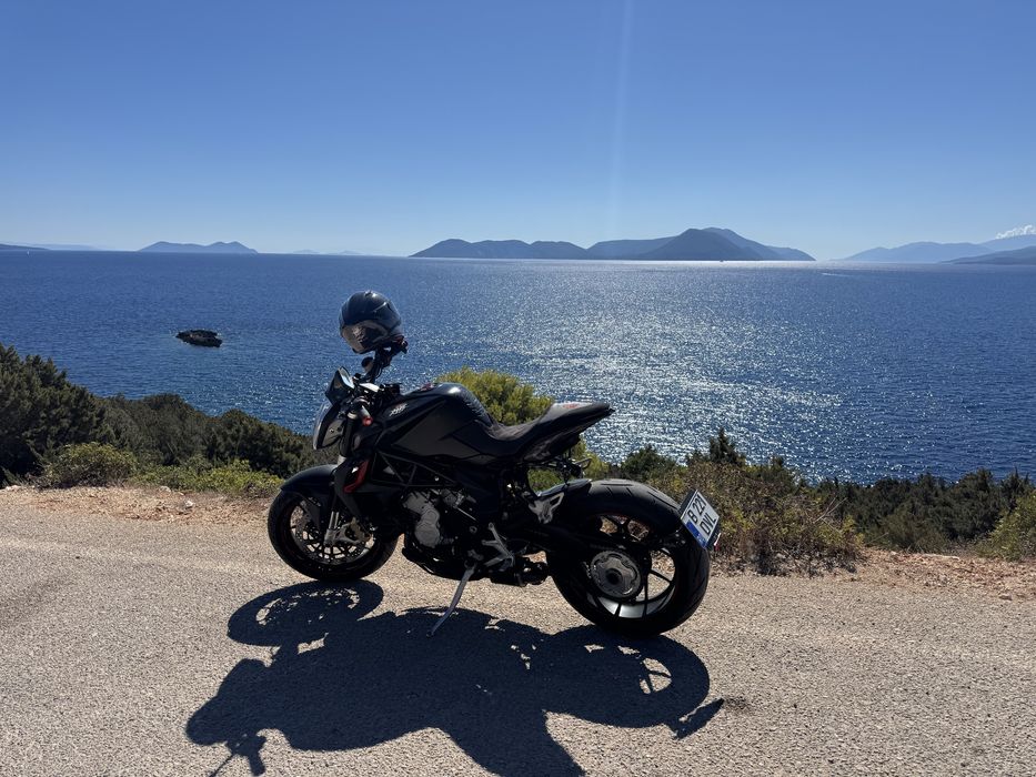 MV Augusta Brutale Dragster 800RR nu Ducati / Aprilia