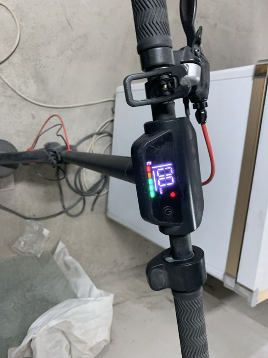 Продам срочно электро самокат KuQUAY