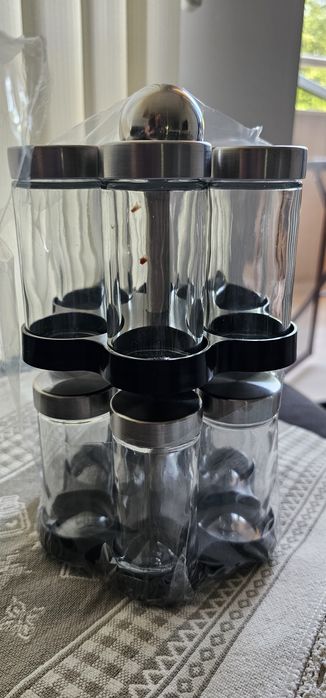 Продавам чисто нов сет за подправки