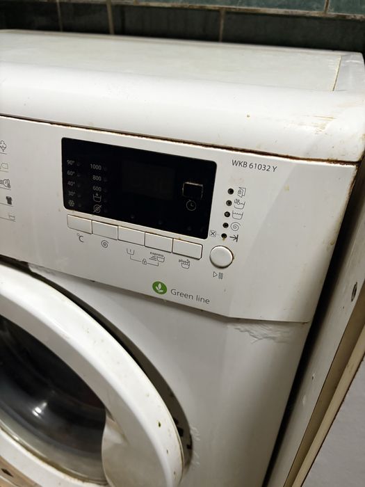 Vand masina in stare buna de functionare aspect 7/10 din cauza aburilor bucatarie