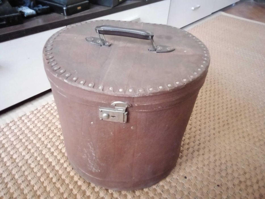 Стара кутия за шапки Христо Т. Желязковъ