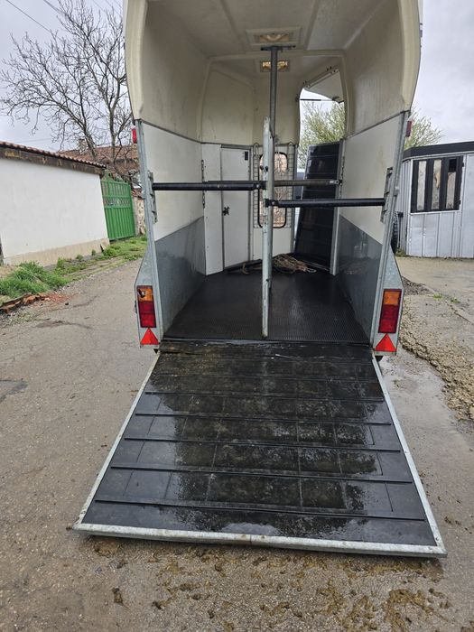 Продавам каравана за КОНЕ