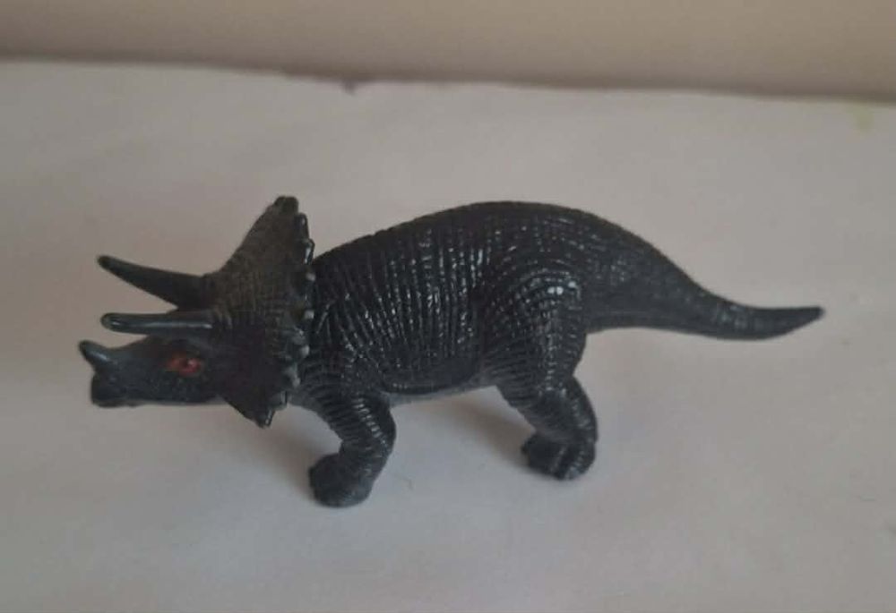 Играчки динозаври