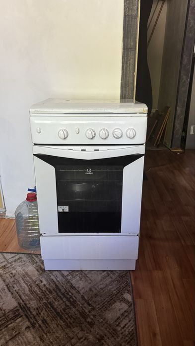 Продам газовую плиту бу