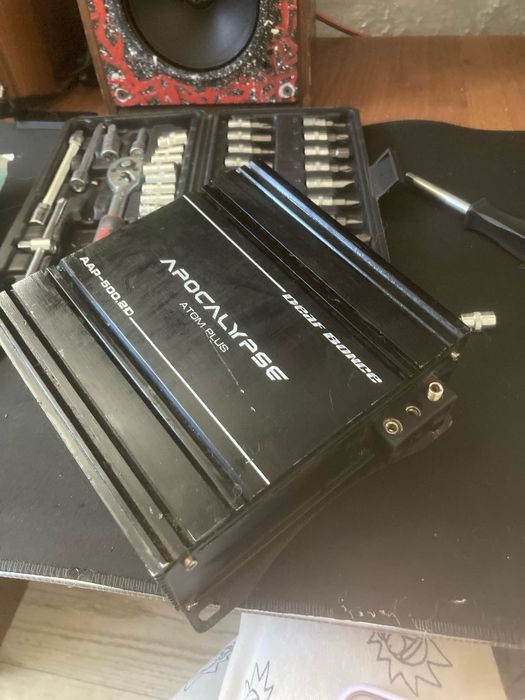 Продам усилитель сабвуферный