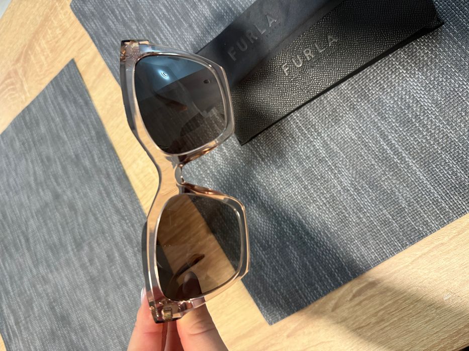 Vand ochelari de soare Furla