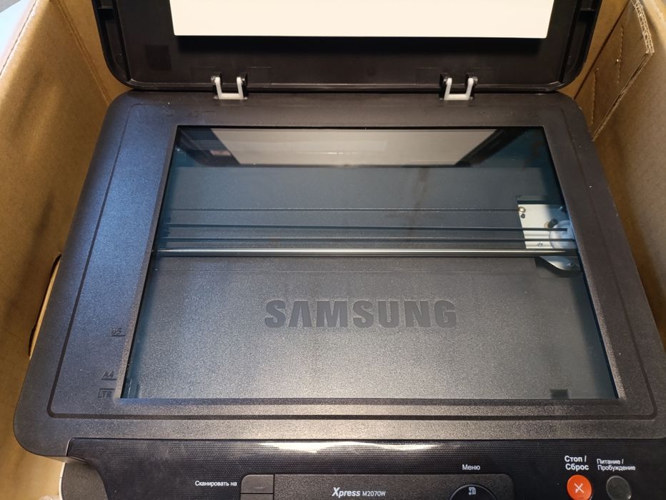 Принтер Samsung xpress M2070W