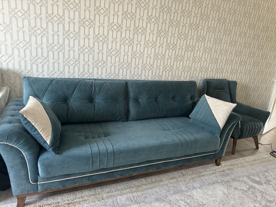 Диван с креслом.       .