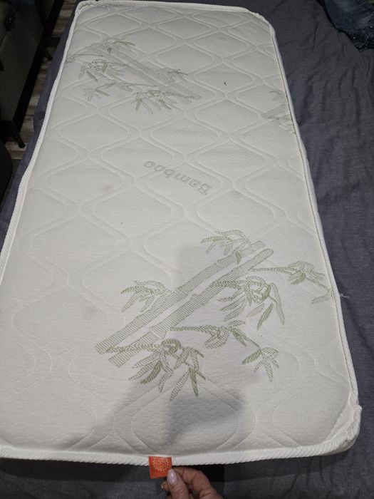 Легло-люлка,матрак,скрин и спален комплект