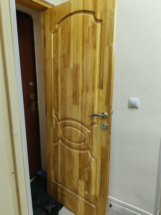 Продам деревянную дверь в отличном состоянии