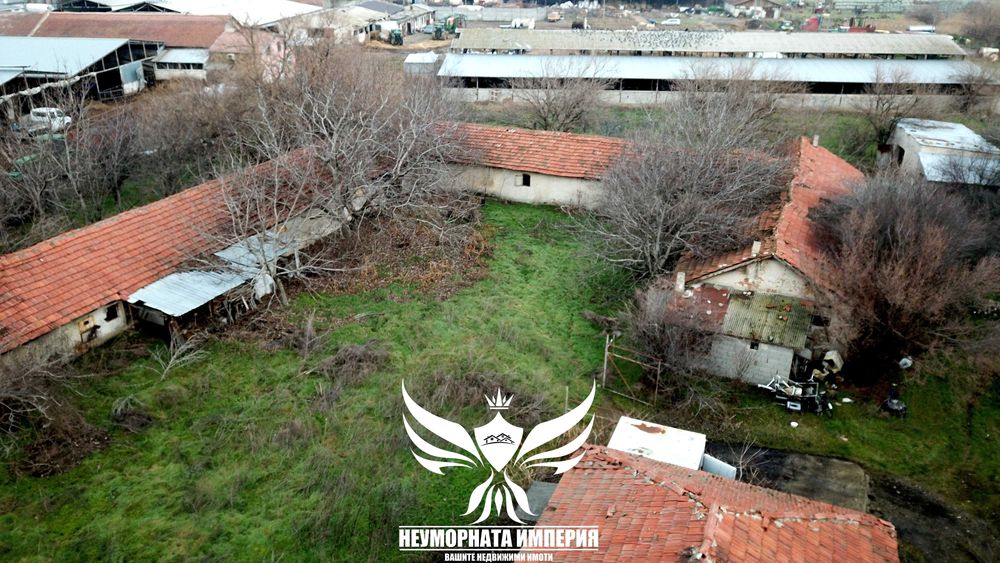 Продавам склад/селскостопански сгради 1450РЗП в имот 8700кв с.Боянци