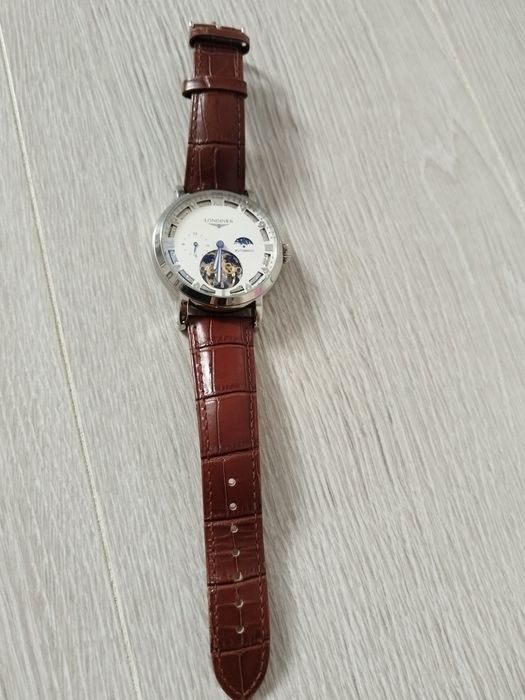 Часы новые завадные