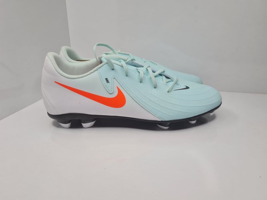 Бутонки Nike Phantom 

Чисто нови без кутия.

Размер 42.5  стелка 27 с