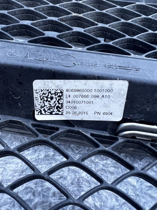 Оригинална решетка за Mercedes Benz W205