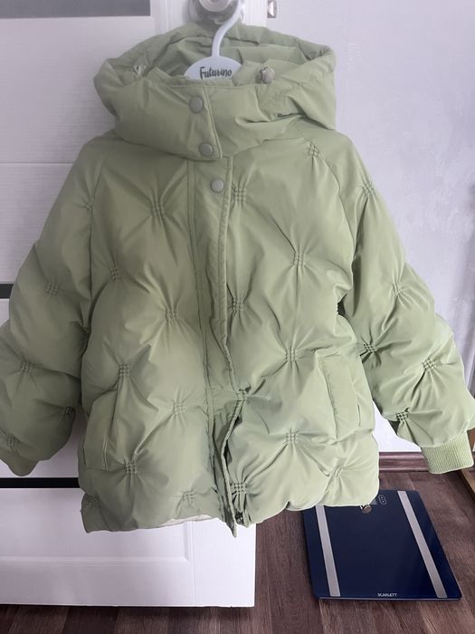 Продам куртку на девочку