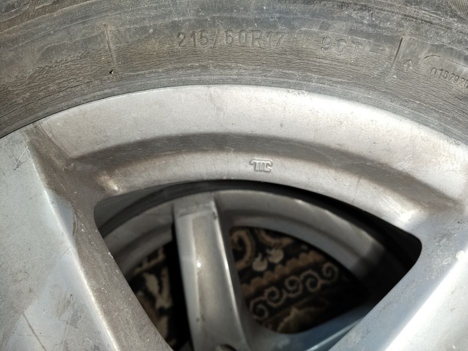 Колёса с дисками титан размером 215х06х17