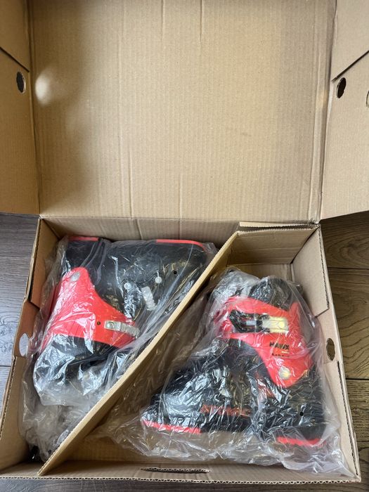 Детские горнолыжные ботинки Atomic